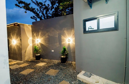 Msasani House | Charming 3-bedroom 3 bathroom house with WiFi and AC in the heart Dar es Salaam