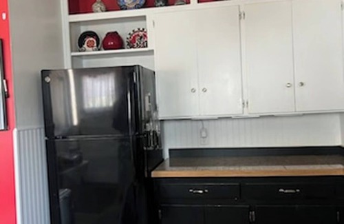 Downtown Klamath Falls House | Charming 3-bedrooms, 2 bathrooms-close to OIT and Skylakes Hospital.