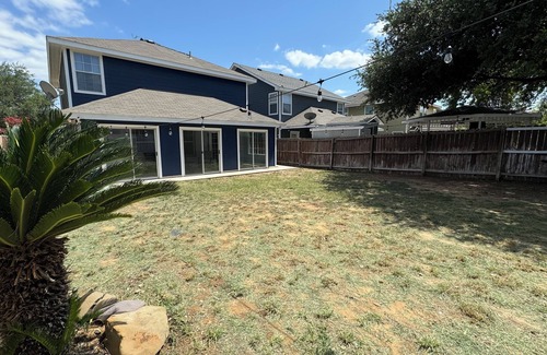 Bonanza House | Charming 3-bedroom 2.5 bathroom house with AC and WiFi in Laredo