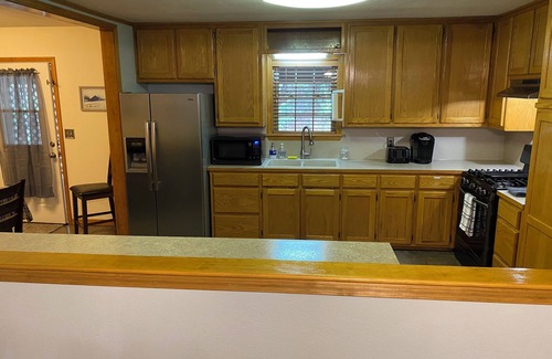 Paris House | Charming 3-bedroom 2 bath house with WiFi and AC in fabulous Paris Arkansas