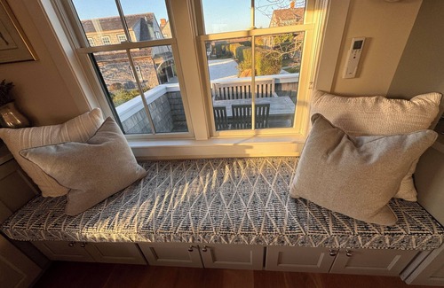 Eel Point House | Charming 3 bedroom 2.5 baths, upside down house w/office, outdoor shower,WiFi/AC