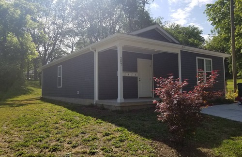 Farmville House | Charming 3 bedroom, 3 bathroom home just a few blocks from downtown Farmville!