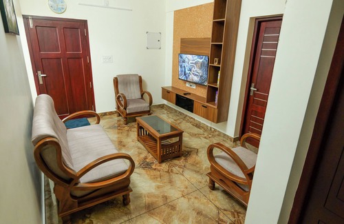 North Paravur Apartment | Charming 3-bedroom apartment with AC, WiFi in lovely Koonammavu