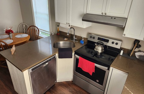 Rimmon Heights Apartment | Charming 3-bedroom apartment close to dining, shopping, bars, and entertainment.