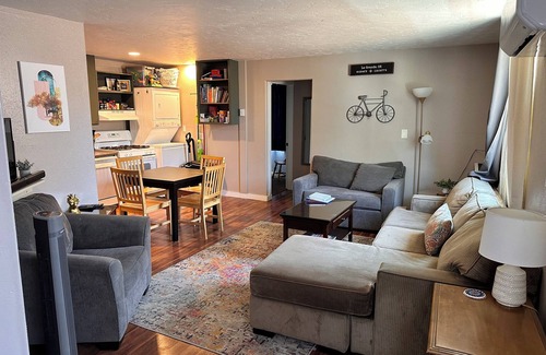 La Grande Apartment | Charming 3-bedroom apartment with WiFi, AC walkable to downtown La Grande