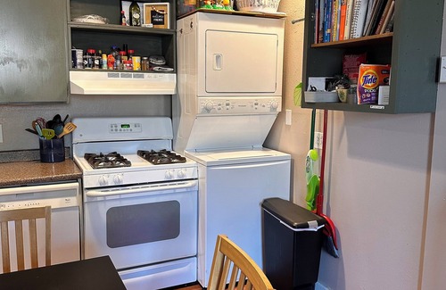 La Grande Apartment | Charming 3-bedroom apartment with WiFi, AC walkable to downtown La Grande