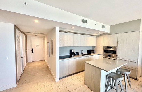 Grahams Island State Park Condo | Charming 3-bedroom At Hyde Beach House In Hollywood Beach + Beach & Pool Service