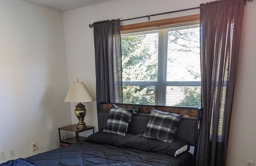 Harborcreek House | Charming 3-bedroom building in Harborcreek with WiFi, AC. Private and quiet