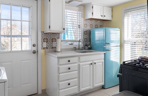 Portsmouth Cottage | Charming 3 Bedroom Beach Cottage near Newport RI!