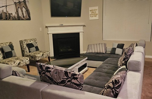 McDonough House | Charming 3-bedroom building with WiFi, AC in pleasant McDonough minutes from Atl