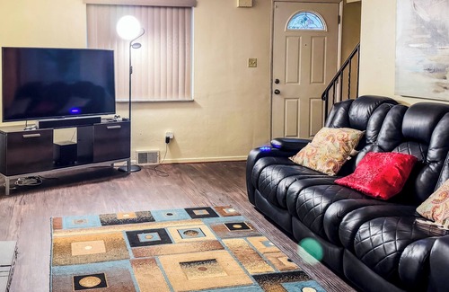 Penn Hills House | Charming 3-bedroom building with fitness room in fabulous Verona