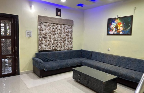 Indore House | Charming 3-bedroom bungalow with AC and WiFi in Indore