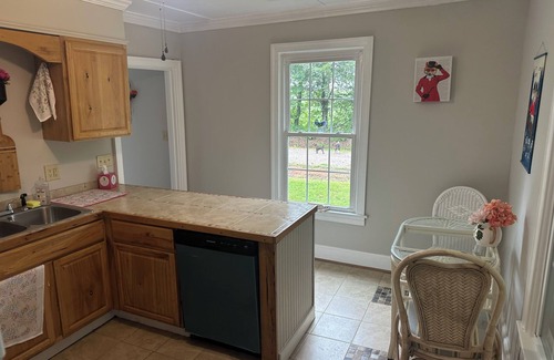 Bremo Bluff Cottage | Charming 3-bedroom cottage in Cumberland with private lake access
