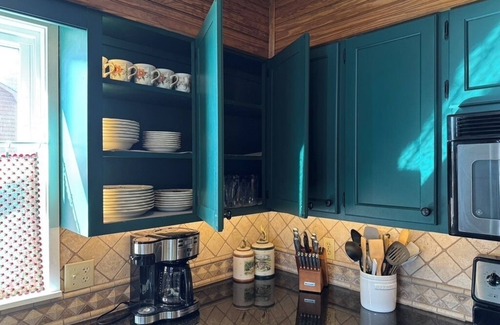 Town Creek Cabin | Charming 3-bedroom cabin with AC and WiFi in wonderful Town Creek