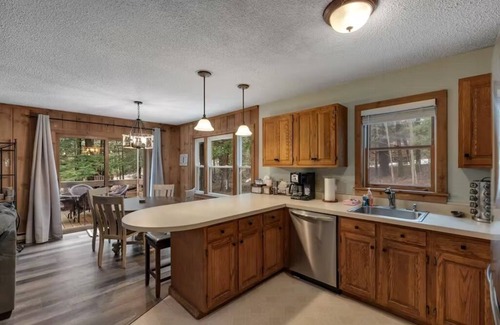 Wilmington Cabin | Charming 3-bedroom cabin w/fire place