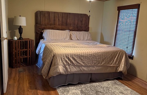 Twin City Cabin | Charming 3-bedroom cabin with WiFi and AC in peaceful Twin City, GA
