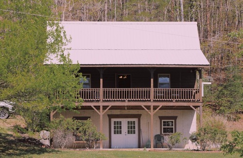 Cisco Cabin | Charming 3-bedroom cabin with AC, WiFi in brilliant Cisco Ga.