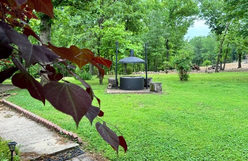 Pryor Cabin | Charming 3-bedroom cabin with lake access. Kayak, Boating, Bonfire.
