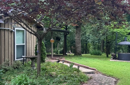 Pryor Cabin | Charming 3-bedroom cabin with lake access. Kayak, Boating, Bonfire.