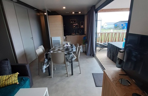Marzan Ski Chalet | Charming 3-Bedroom Chalet with Heated Pool, Near Morbihan Coast