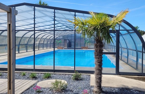 Marzan Ski Chalet | Charming 3-Bedroom Chalet with Heated Pool, Near Morbihan Coast