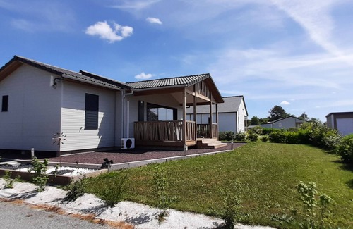Marzan Ski Chalet | Charming 3-Bedroom Chalet with Heated Pool, Near Morbihan Coast