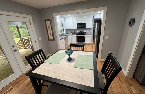 Toddville Road Cottage | Charming 3-bedroom cottage in pleasant Charlotte with AC, WiFinnn