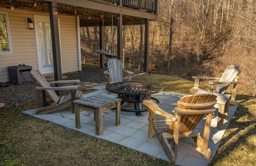 Fancy Gap Cottage | Charming 3-bedroom cottage in peaceful Fancy Gap with WiFi, AC