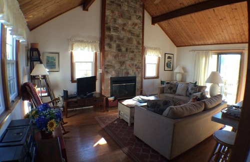 Madaket Cottage | Charming 3-bedroom cottage in Nantucket short walk to private ocean beach.
