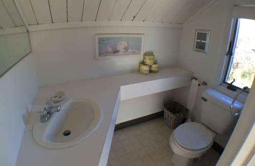Madaket Cottage | Charming 3-bedroom cottage in Nantucket short walk to private ocean beach.