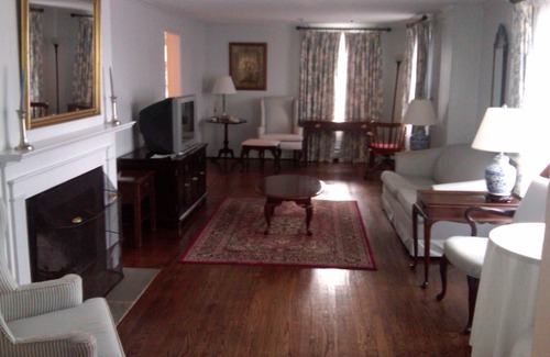 Avon House | Charming 3 Bedroom Colonial In Avon, CT