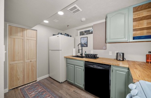 Spokane House | Charming 3-bedroom duplex with AC, WiFi in superb Spokane