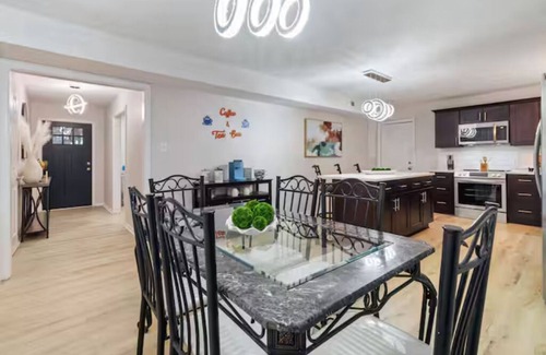 Goldsboro House | Charming 3-bedroom estate with AC, WiFi in superb Goldsboro