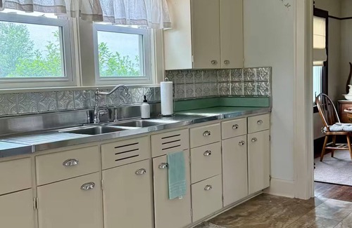Austinburg Other | Charming 3-bedroom farmhouse with AC, WiFi in quaint Austinburg