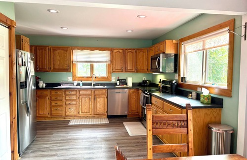 Fishers Hill House | Charming 3-bedroom farm house in Strasburg with WiFi and AC