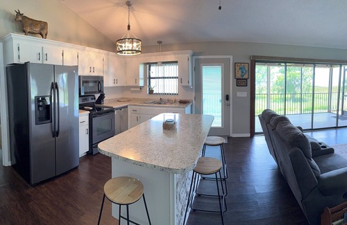 Highland House | Charming 3-bedroom family friendly Lakehouse in lovely Sebring