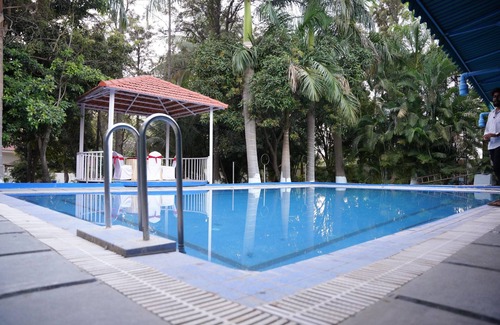 Chevella Other | Charming 3-bedroom farmhouse with WiFi and AC in serene Tolkatta