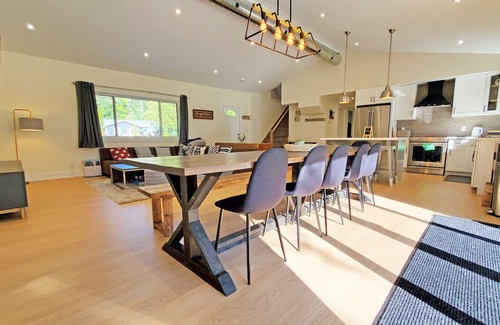 Virginia Cottage | Charming 3 bedroom get-a-way cottage, steps to Lake Simcoe
