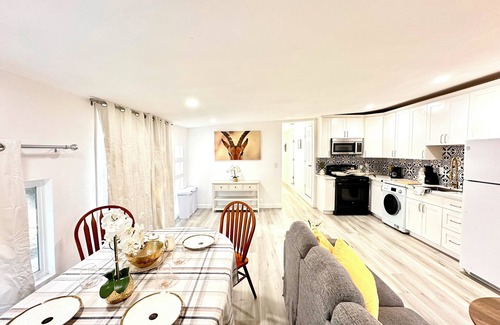 Sunnyvale House | Charming 3-bedroom Guesthouse with WiFi in Sunnyvale