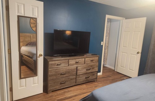 Evansville House | Charming 3-bedroom house with WiFi and AC in peaceful Evansville