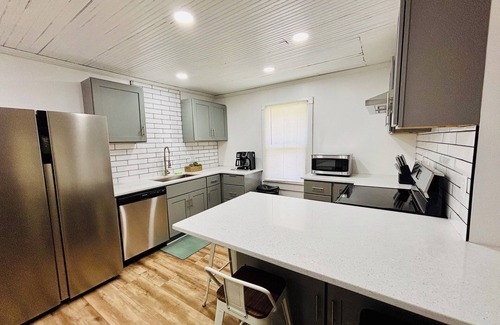 High Point House | Charming 3-bedroom house in High Point close to shopping and restaurants