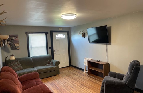 Hutchinson House | Charming 3-bedroom house in very quiet neighborhood with AC and WiFi.