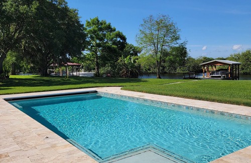 Okeechobee House | Charming 3-bedroom house with pool, outdoor kitchen and access to The Big O!