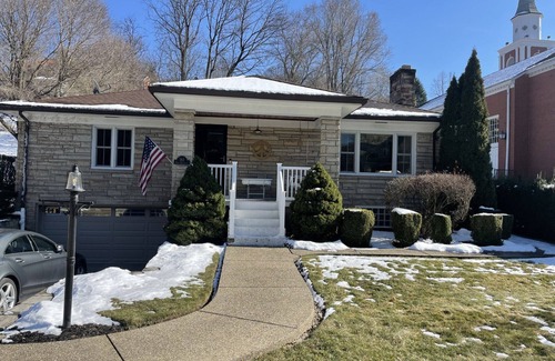Mount Lebanon House | Charming 3-bedroom house in Mt. Lebanon. Close to downtown.