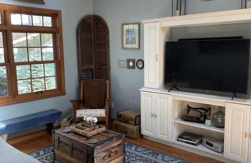Mount Lebanon House | Charming 3-bedroom house in Mt. Lebanon. Close to downtown.