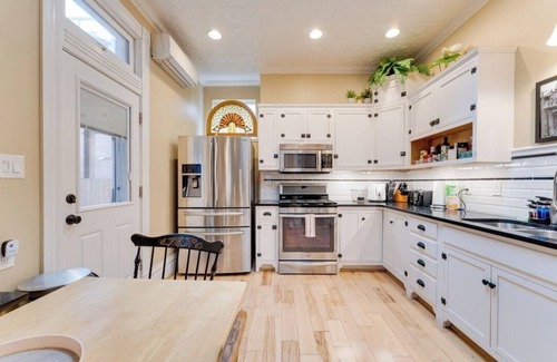 South Side Flats House | Charming 3-bedroom house with AC, WiFi in brilliant Pittsburgh