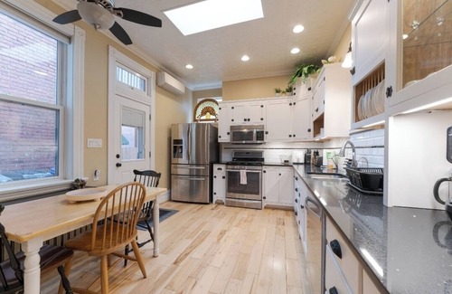 South Side Flats House | Charming 3-bedroom house with AC, WiFi in brilliant Pittsburgh