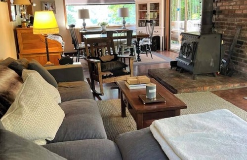 Scottsburg House | Charming 3-bedroom house in peaceful Scottsburg with AC, WiFi