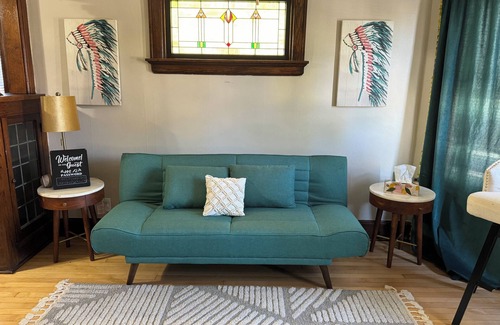 West Allis House | Charming 3-bedroom house with AC and WiFi in West Allis perfect for pets& family