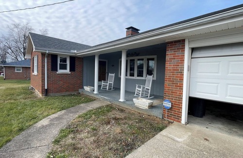 Winchester House | Charming 3-Bedroom House with Pool, WiFi, AC in Tranquil Winchester